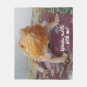 私と愛らしい髭があるドラゴンの写真を抱きしめたいと思って下さい フリースブランケット (正面)