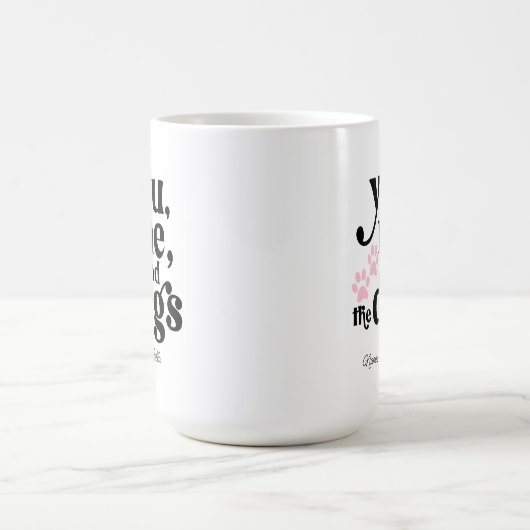 私と犬のカップルのミニマリストギフト コーヒーマグカップ (中央)
