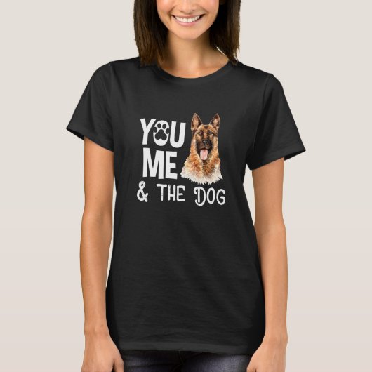 私と犬の母はドイツの羊飼いだ Tシャツ (正面)