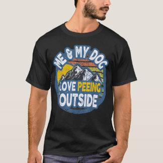 私と私の犬 - 外でおしっこするのが好き Tシャツ