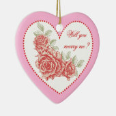 私と結婚してくれる？バレンタインのヴィンテージ赤いバラ セラミックオーナメント (右)