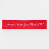 私と結婚してくれる？白のスクリプト文字、赤 横断幕 (横)