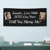 私と結婚してくれる？2枚の写真、白い文字、黒 横断幕 (トレードショー)