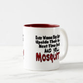 私と蚊を平手打ち ツートーンマグカップ (正面右)