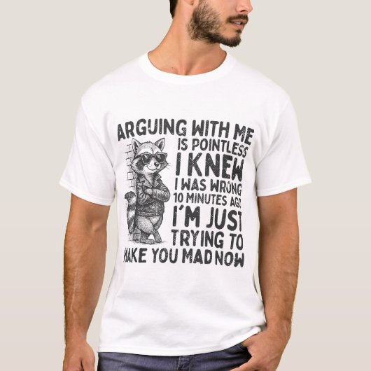 私と議論しても無駄なアライグマ サーカスティック Tシャツ (正面)