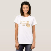 私なんかあなたにふさわしくない金色の猫 Tシャツ (正面フル)