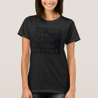 私についてる人なんていないからヨガを楽しんで 1 Tシャツ