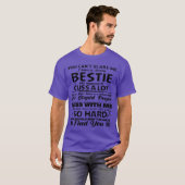 私にはクレイジーな親友がいるから怖くない幸せな人 Tシャツ (正面フル)