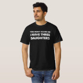 私には娘が3人もいるのに、怖くないでね Tシャツ (正面フル)