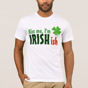 私によってがアイルランドっぽいIrishishである私に接吻して下さい Tシャツ