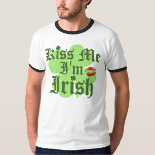 私によってがアイルランドのクラシックである私に接吻して下さい Tシャツ