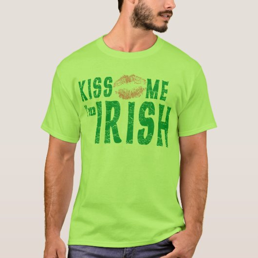 私によってがアイルランド語である私に接吻して下さい Tシャツ (正面)