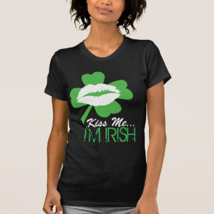 私によってがアイルランド語である私に接吻して下さい Tシャツ
