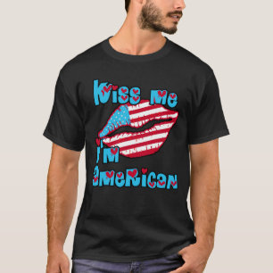 私によってがアメリカプロダクトである私に接吻して下さい Tシャツ