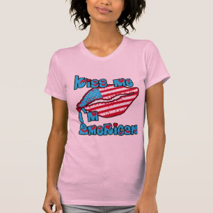 私によってがアメリカプロダクトである私に接吻して下さい Tシャツ