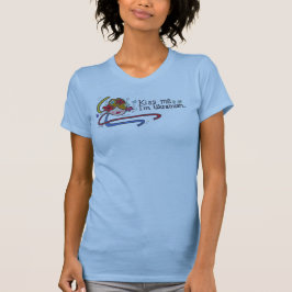 私によってがウクライナの民俗Festのためにウクライナ語である私に接吻して下さい Tシャツ