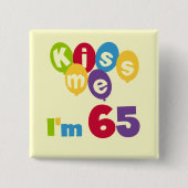 私によってが65個の誕生日のTシャツおよびギフトである私に接吻して下さい 缶バッジ (正面)