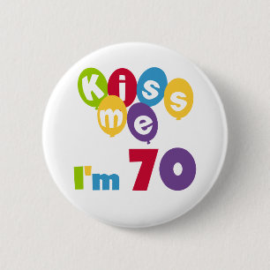 私によってが70個の誕生日のTシャツおよびギフトである私に接吻して下さ 缶バッジ