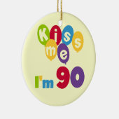 私によってが90個の誕生日のTシャツおよびギフトである私に接吻して下さい セラミックオーナメント (右)