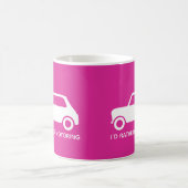 私によってはむしろ自動車に乗っていました小型たる製造人-明るいピンク-が コーヒーマグカップ (中央)