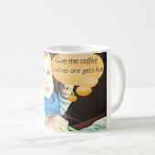 私にコーヒーを与えれば誰もマグ傷つきません コーヒーマグカップ (正面右)