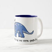 私にコーヒーを与えれば誰も傷つきません! コーヒー・マグ ツートーンマグカップ (正面右)