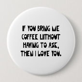 私にコーヒーを持って来れば 缶バッジ (正面)