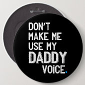 私にパパの声を使わせない – おもしろいゲイプライド 缶バッジ (正面&裏面)