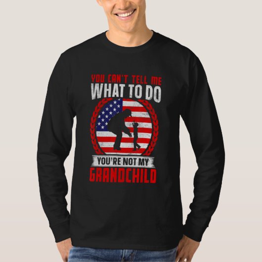 私に何をすべきかを指示できるのは祖父母だけ Tシャツ (正面)