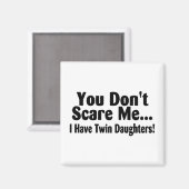 私に双子の娘がいるなんて怖くないの マグネット (正面/裏面)