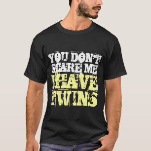 私に双生児のTシャツがある私をおびえさせません Tシャツ