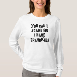 私に孫がある私をおびえさせることができません Tシャツ