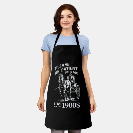 私に寛大にしてください、私は1900年代のヴィンテージから来たのだから エプロン (着用した状態)