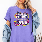 私に少し待っててください、私は1900年代から来たの Tシャツ