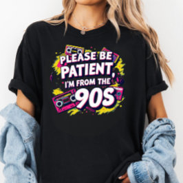 私に少し待っててください、私は1900年代から来たの Tシャツ