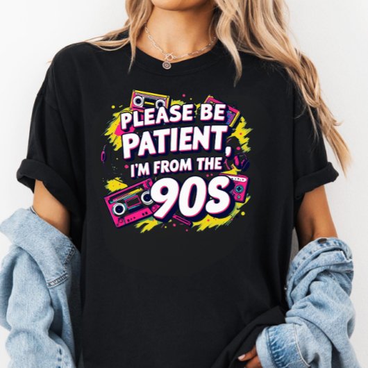 私に少し待っててください、私は1900年代から来たの Tシャツ