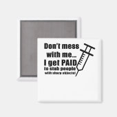 私に手を出すな……私は人を刺すのにお金をもらう マグネット (正面/裏面)