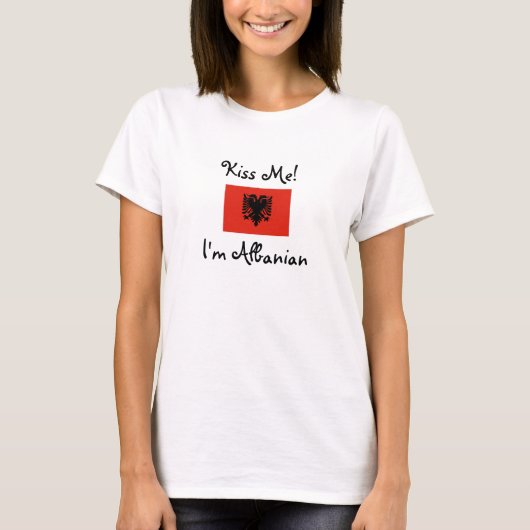 私に接吻して下さい! 私はアルバニア語です Tシャツ (正面)