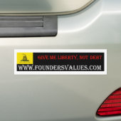 私に自由のBumberのステッカーを与えて下さい バンパーステッカー (車上)