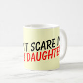 私に3人の娘のコーヒー・マグがある私をおびえさせません コーヒーマグカップ (正面右)