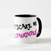 私に3人の娘のコーヒー・マグがある私をおびえさせません マグカップ (正面右)