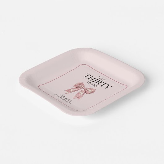 私に30を話すピンクのシック30th誕生日パーティー ペーパープレート (傾斜あり)