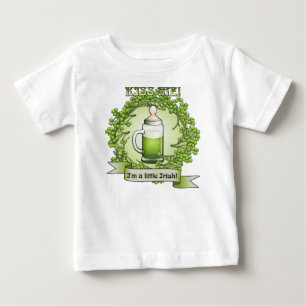 私にIm小さいアイルランドのおもしろいなベビーのTシャツ接吻して下さい ベビーTシャツ