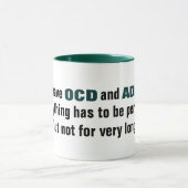 私にOCDがあり、タイポグラフィを加えます マグカップ (中央)