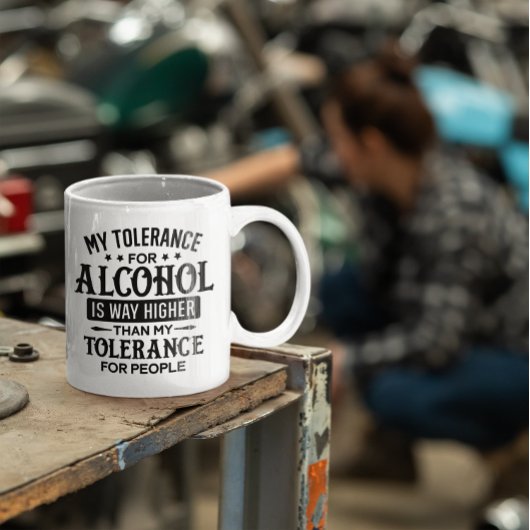 私のおもしろいアルコールと人への寛容 ツートーンマグカップ