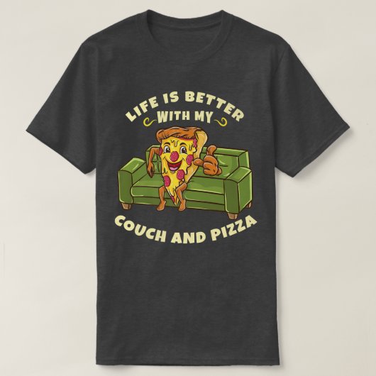私のおもしろいソファとピザの方が生活が良い Tシャツ (デザイン正面)
