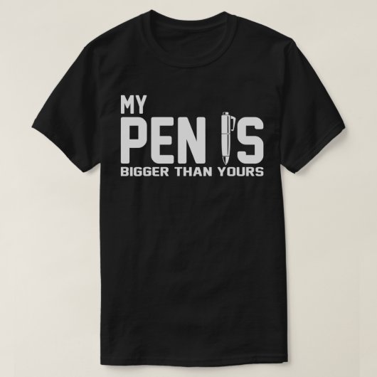 私のおもしろいペンは男性へ君のペンより大きい Tシャツ (デザイン正面)