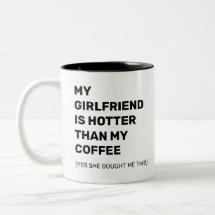 私のおもしろい彼女は私のコーヒーよりも暑い ツートーンマグカップ