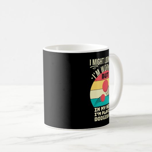 私のおもしろい頭の中のドッジボール選手Imの遊ドッジ コーヒーマグカップ (正面右)