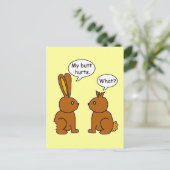 私のお尻が痛い！ー何が？ ポストカード (スタンド正面)